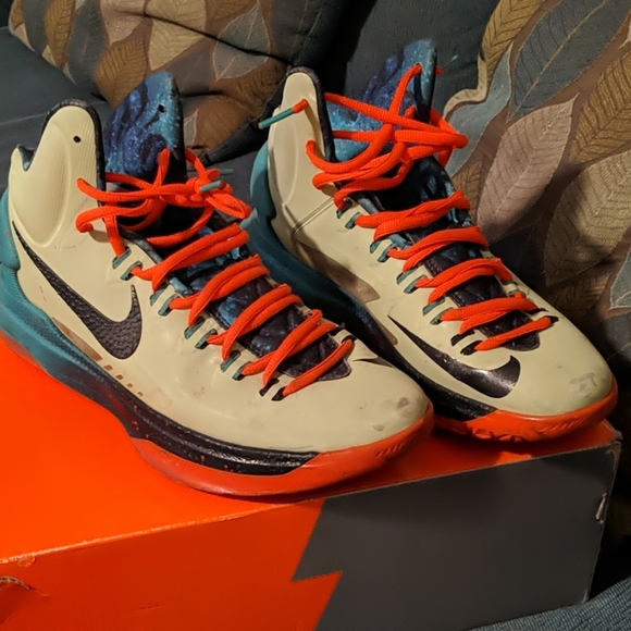 Nike Sneaker - Picture 1 of 4